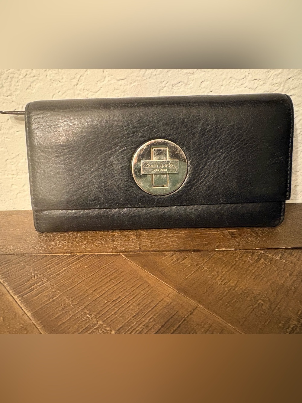 Kate Spade New York Black Leather Turn Lock Wallet Clutch  | EUC